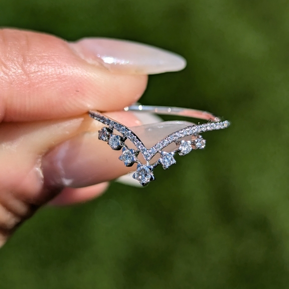 14K White Gold Diamond Crown V Shape Ring - Picture 2 of 8